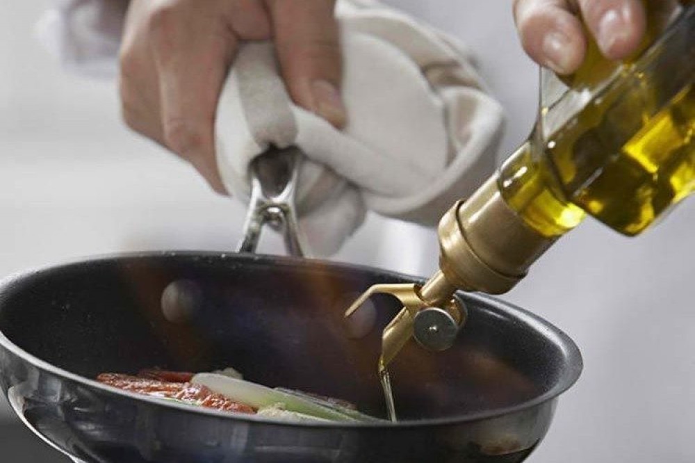 EL ACEITE DE OLIVA EN LA COCINA ESPAÑOLA