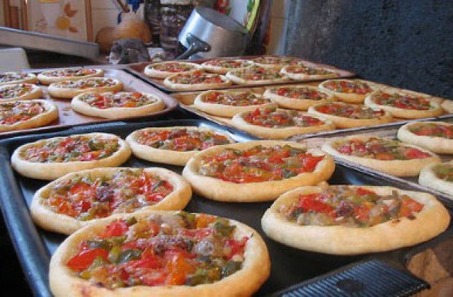 RECETAS CON ACEITE DE OLIVA. «COQUES» CON TOMATE